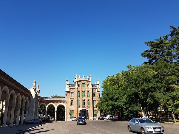 Entrada al cementerio de la Almudena
