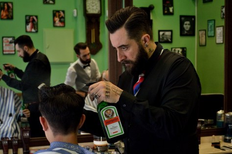 barberia malditos bastardos crazy barber